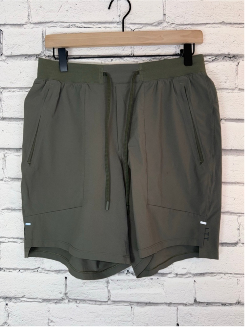 Men's Lululemon Athletic Shorts License To Train size Medium Olive Green Gym